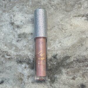 Mac x Mariah lipgloss in Dreamlover